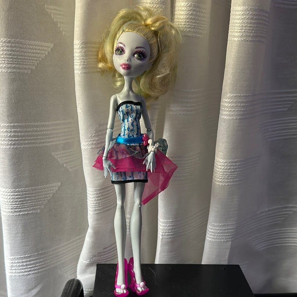 Monster High Pink and Blue Dolls with Fashion Accessories